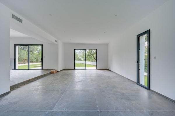 Location Maison contemporaine Roquevaire 5 Pièces 174 m²