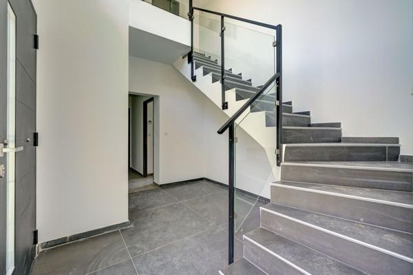 Location Maison contemporaine Roquevaire 5 Pièces 174 m²
