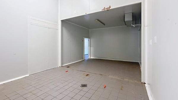 Local d'activité de 301 m2