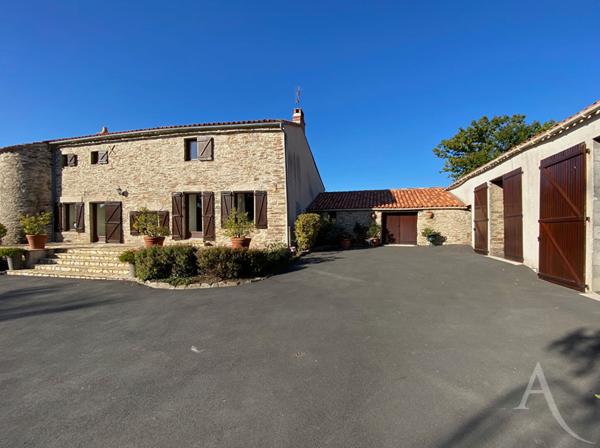 Propriété en pierre dans un environnement préservé Montaigu-Vendée