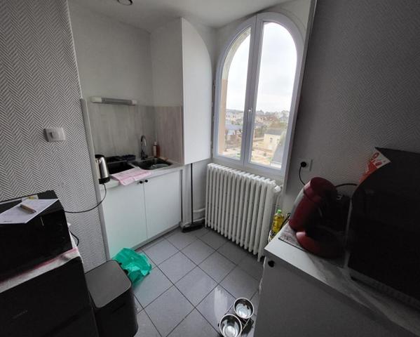 SABLE SUR SARTHE - IMMEUBLE MIXTE, COMMERCE et 4 LOGEMENTS