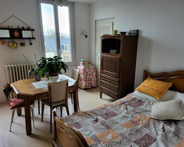 SABLE SUR SARTHE - IMMEUBLE MIXTE, COMMERCE et 4 LOGEMENTS