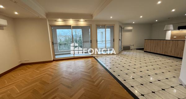 Location Appartement 5 pièces 161.49 m² - Niort 79000