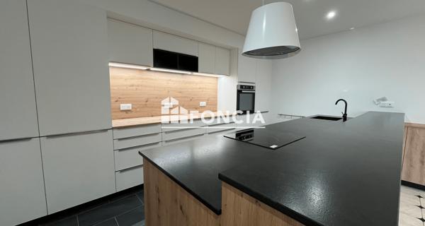 Location Appartement 5 pièces 161.49 m² - Niort 79000