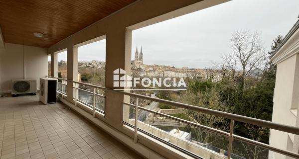 Location Appartement 5 pièces 161.49 m² - Niort 79000