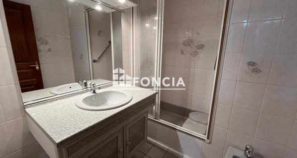 Location Appartement 5 pièces 161.49 m² - Niort 79000