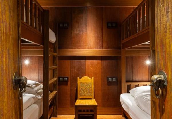 ENSEMBLE ALPIN ULTRA-PREMIUM de 3 400 m² à TIGNES (73) 5 Chalets haut de gamme , accès ski au pied, vue, piscine .