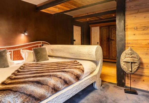 ENSEMBLE ALPIN ULTRA-PREMIUM de 3 400 m² à TIGNES (73) 5 Chalets haut de gamme , accès ski au pied, vue, piscine .