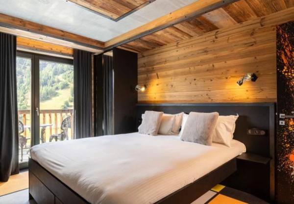 ENSEMBLE ALPIN ULTRA-PREMIUM de 3 400 m² à TIGNES (73) 5 Chalets haut de gamme , accès ski au pied, vue, piscine .