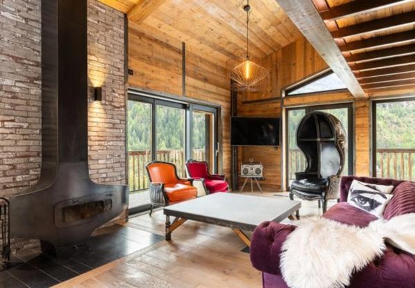 ENSEMBLE ALPIN ULTRA-PREMIUM de 3 400 m² à TIGNES (73) 5 Chalets haut de gamme , accès ski au pied, vue, piscine .