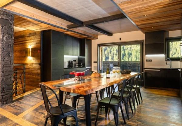 ENSEMBLE ALPIN ULTRA-PREMIUM de 3 400 m² à TIGNES (73) 5 Chalets haut de gamme , accès ski au pied, vue, piscine .