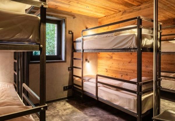 ENSEMBLE ALPIN ULTRA-PREMIUM de 3 400 m² à TIGNES (73) 5 Chalets haut de gamme , accès ski au pied, vue, piscine .