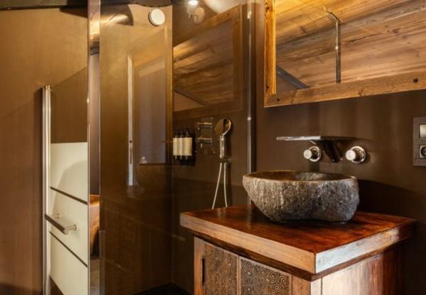 ENSEMBLE ALPIN ULTRA-PREMIUM de 3 400 m² à TIGNES (73) 5 Chalets haut de gamme , accès ski au pied, vue, piscine .