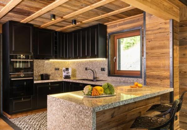 ENSEMBLE ALPIN ULTRA-PREMIUM de 3 400 m² à TIGNES (73) 5 Chalets haut de gamme , accès ski au pied, vue, piscine .