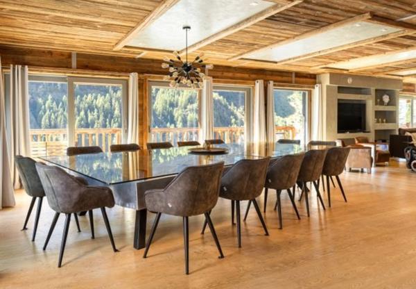ENSEMBLE ALPIN ULTRA-PREMIUM de 3 400 m² à TIGNES (73) 5 Chalets haut de gamme , accès ski au pied, vue, piscine .