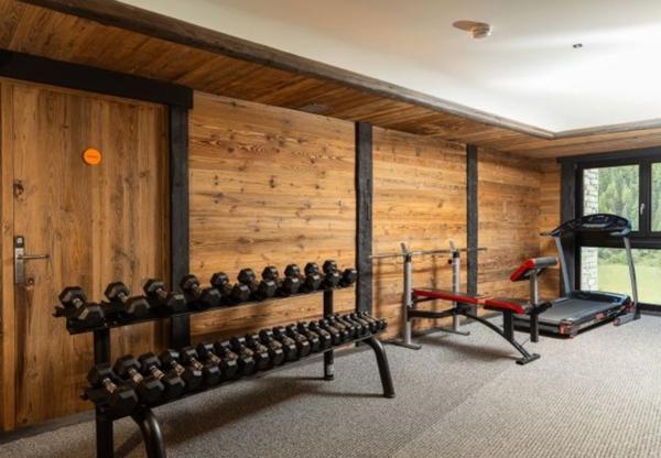 ENSEMBLE ALPIN ULTRA-PREMIUM de 3 400 m² à TIGNES (73) 5 Chalets haut de gamme , accès ski au pied, vue, piscine .