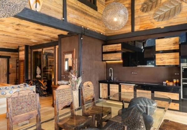 ENSEMBLE ALPIN ULTRA-PREMIUM de 3 400 m² à TIGNES (73) 5 Chalets haut de gamme , accès ski au pied, vue, piscine .