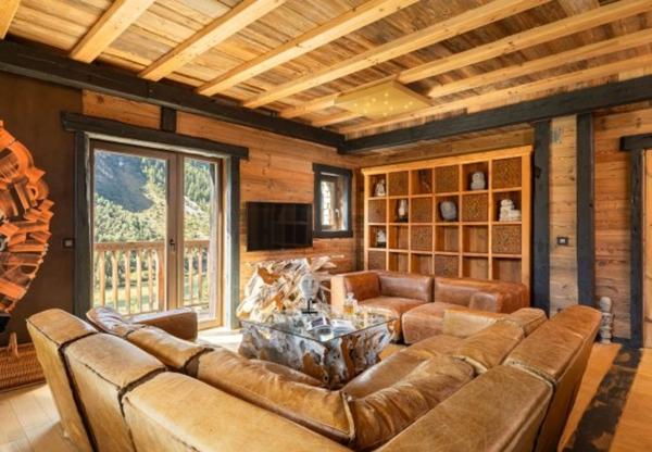 ENSEMBLE ALPIN ULTRA-PREMIUM de 3 400 m² à TIGNES (73) 5 Chalets haut de gamme , accès ski au pied, vue, piscine .