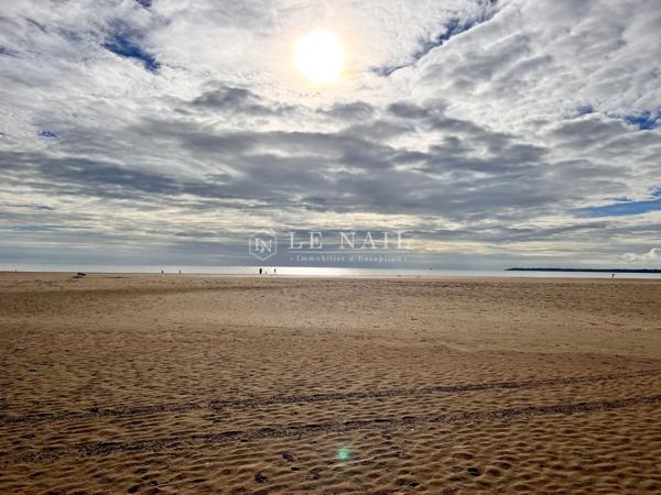 A 5 MINUTES DES PLAGES : Élégant manoir à vendre de style Anglo-normand