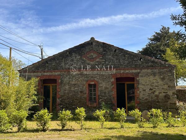 A 5 MINUTES DES PLAGES : Élégant manoir à vendre de style Anglo-normand