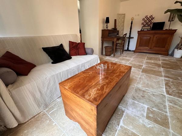 A 5 MINUTES DES PLAGES : Élégant manoir à vendre de style Anglo-normand