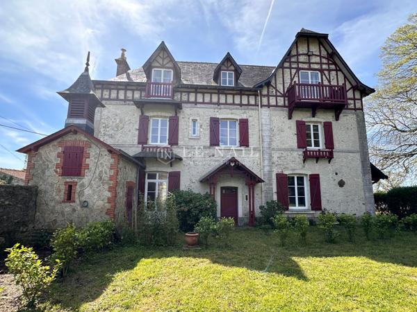 A 5 MINUTES DES PLAGES : Élégant manoir à vendre de style Anglo-normand