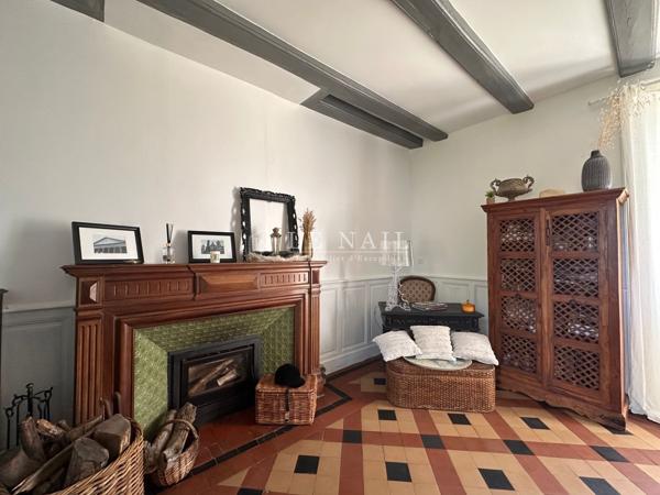 A 5 MINUTES DES PLAGES : Élégant manoir à vendre de style Anglo-normand