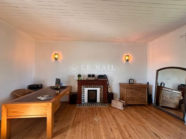A 5 MINUTES DES PLAGES : Élégant manoir à vendre de style Anglo-normand