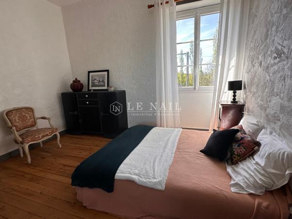 A 5 MINUTES DES PLAGES : Élégant manoir à vendre de style Anglo-normand