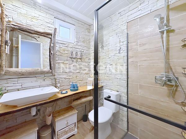 Charmant chalet 7 pièces de 112 m² en pleine propriété avec jardin, garage et vue exceptionnelle sur les étangs, le canal et les salins à Gruissan