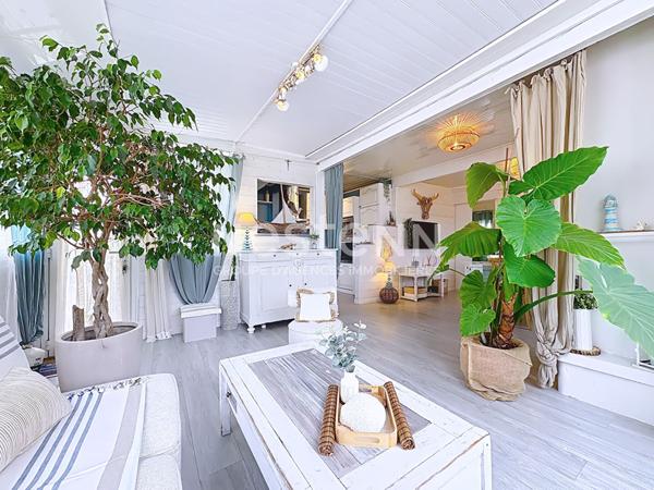 Charmant chalet 7 pièces de 112 m² en pleine propriété avec jardin, garage et vue exceptionnelle sur les étangs, le canal et les salins à Gruissan