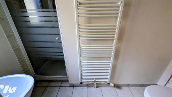 VILLA T5 indépendante + Appartement loué + Local 