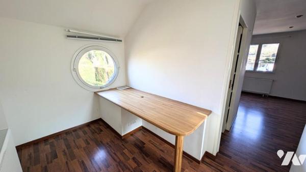 VILLA T5 indépendante + Appartement loué + Local 