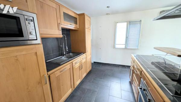 VILLA T5 indépendante + Appartement loué + Local 