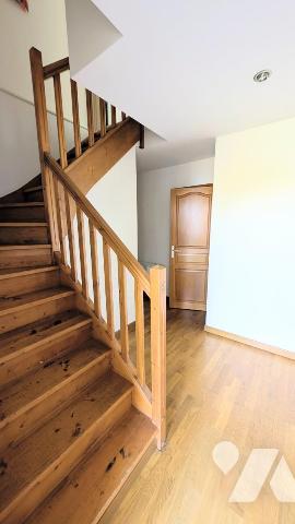 VILLA T5 indépendante + Appartement loué + Local 