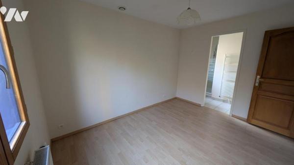 VILLA T5 indépendante + Appartement loué + Local 