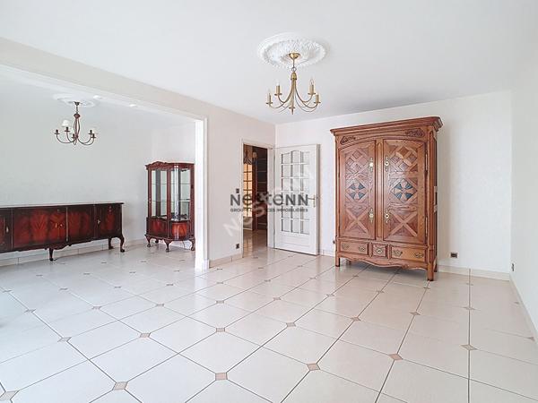 A VENDRE- 3 CHAMBRES POSSIBLES pour cet appartement Grenoble 4 pièce(s) 82.55 m2 Lumineux en étage Idéal famille et proche des transport.