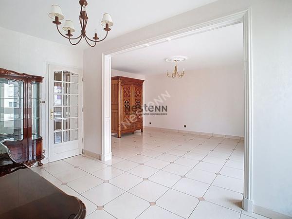 A VENDRE- 3 CHAMBRES POSSIBLES pour cet appartement Grenoble 4 pièce(s) 82.55 m2 Lumineux en étage Idéal famille et proche des transport.