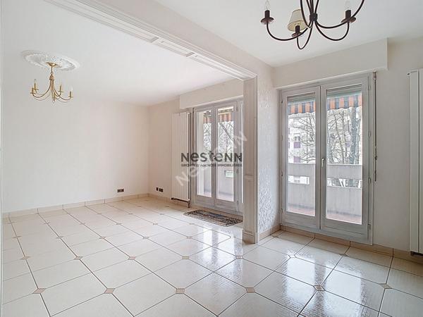 A VENDRE- 3 CHAMBRES POSSIBLES pour cet appartement Grenoble 4 pièce(s) 82.55 m2 Lumineux en étage Idéal famille et proche des transport.