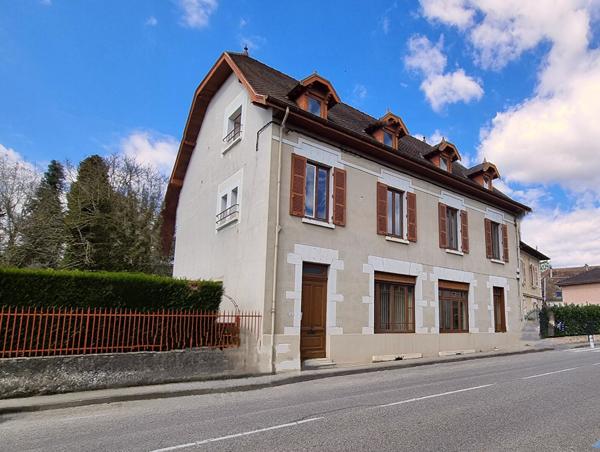 Demeure bourgeoise au cachet authentique, au coeur de Les Avenières Veyrins-Thuellin