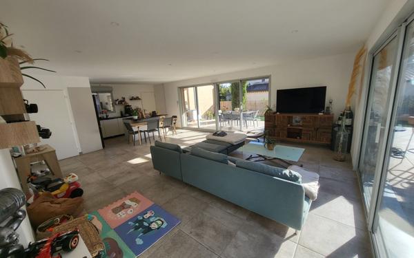 Maison à vendre    4 pièces • 109,59 m2 Saint-Cannat