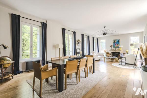hyper Centre - Triplex de 230m² avec terrasse et parking