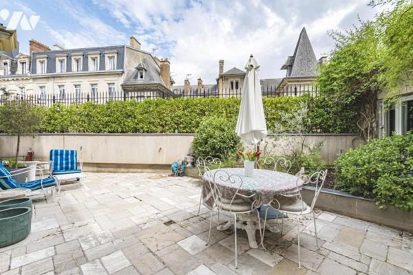 hyper Centre - Triplex de 230m² avec terrasse et parking