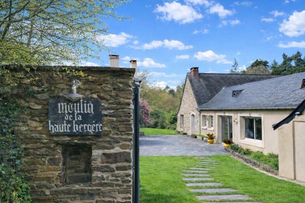 Domaine d'exception avec moulin du XVI siècle entièrement rénové, env 330 m² habitables  - 15 hectares avec rivière et étang