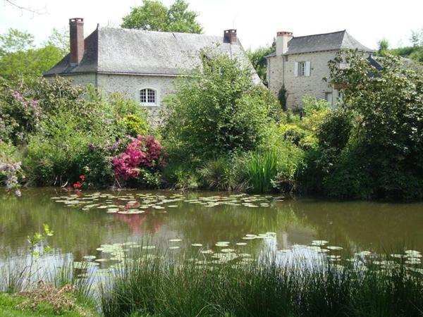 Domaine d'exception avec moulin du XVI siècle entièrement rénové, env 330 m² habitables  - 15 hectares avec rivière et étang