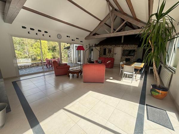 Domaine d'exception avec moulin du XVI siècle entièrement rénové, env 330 m² habitables  - 15 hectares avec rivière et étang