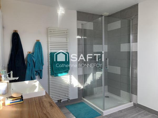 Maison entièrement rénovée et avec goût.