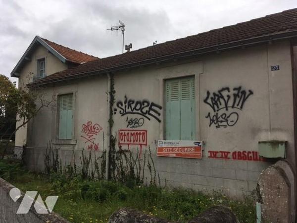 REZE BLORDIERE Maison à Démolir sur parcelle de terrain de 836 m²