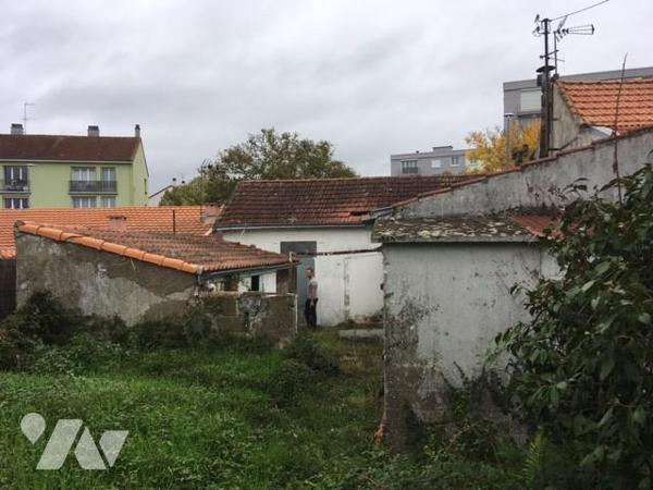 REZE BLORDIERE Maison à Démolir sur parcelle de terrain de 836 m²
