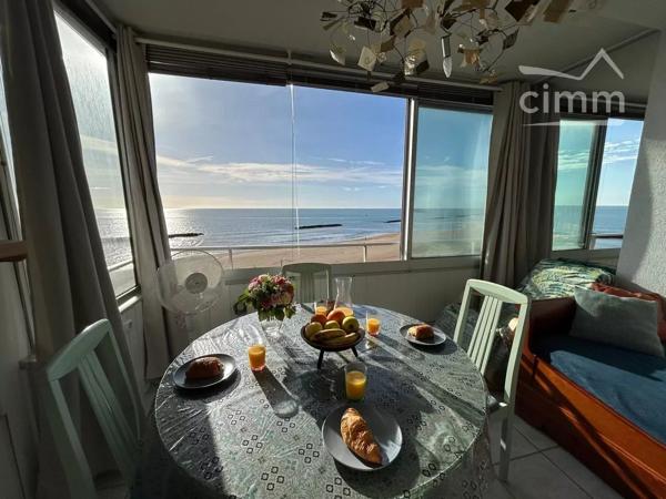 Venez séjourner dans cet appartement vue mer en résidence privée et sécurisée à seulement 5m de la plage !